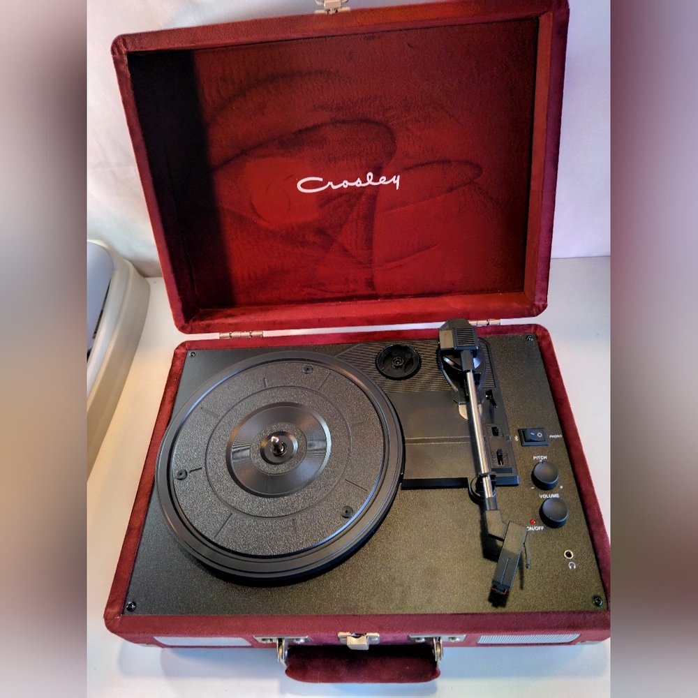 Crosley Red Portable Turntable - Picture 10 of 11